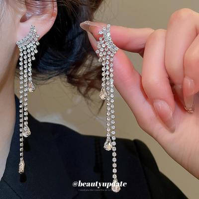 Silbernadel Exquisite Zirkon Geometrische Quastenohrringe: Luxuriöse, modische Ohrstecker für Damen mit einem kühnen, einzigartigen Flair.