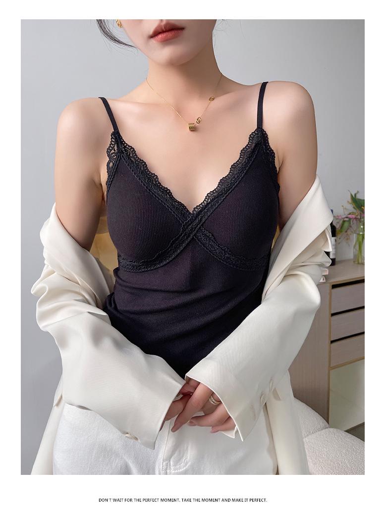 

Женский облегающий теплый кружевной жилет со встроенными подушечками One Size чёрный