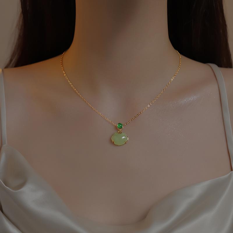 Hetian Jade & Ruyi Lock Green Bead Necklace - Retro Luxury Mother's Day Gift (2023)