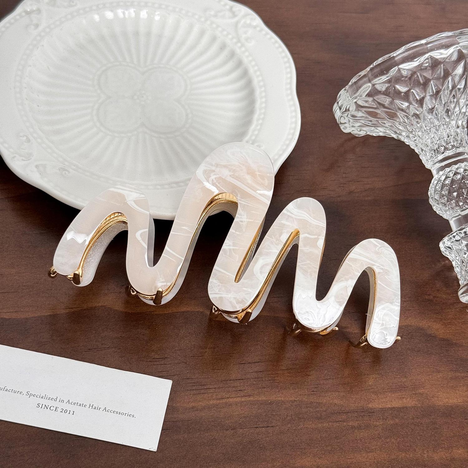 

Highend Acrylic Stunning Hair Claw Clips In Assorted Colors For Effortless Style Shimmering White