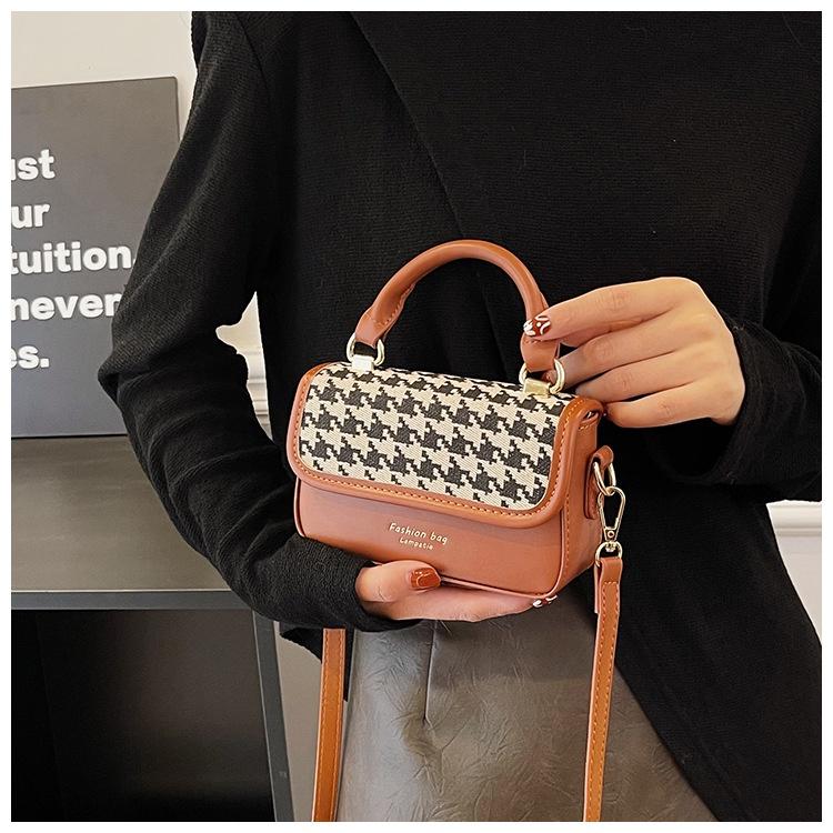 IELGY women's fashion mobile phone bag can be carried and messaged
