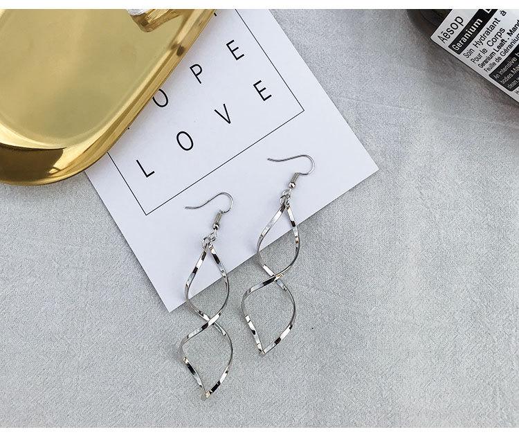 Modern Geometric Spiral Wave Drop Earrings - Fashionable Metal Jewelry for Women
