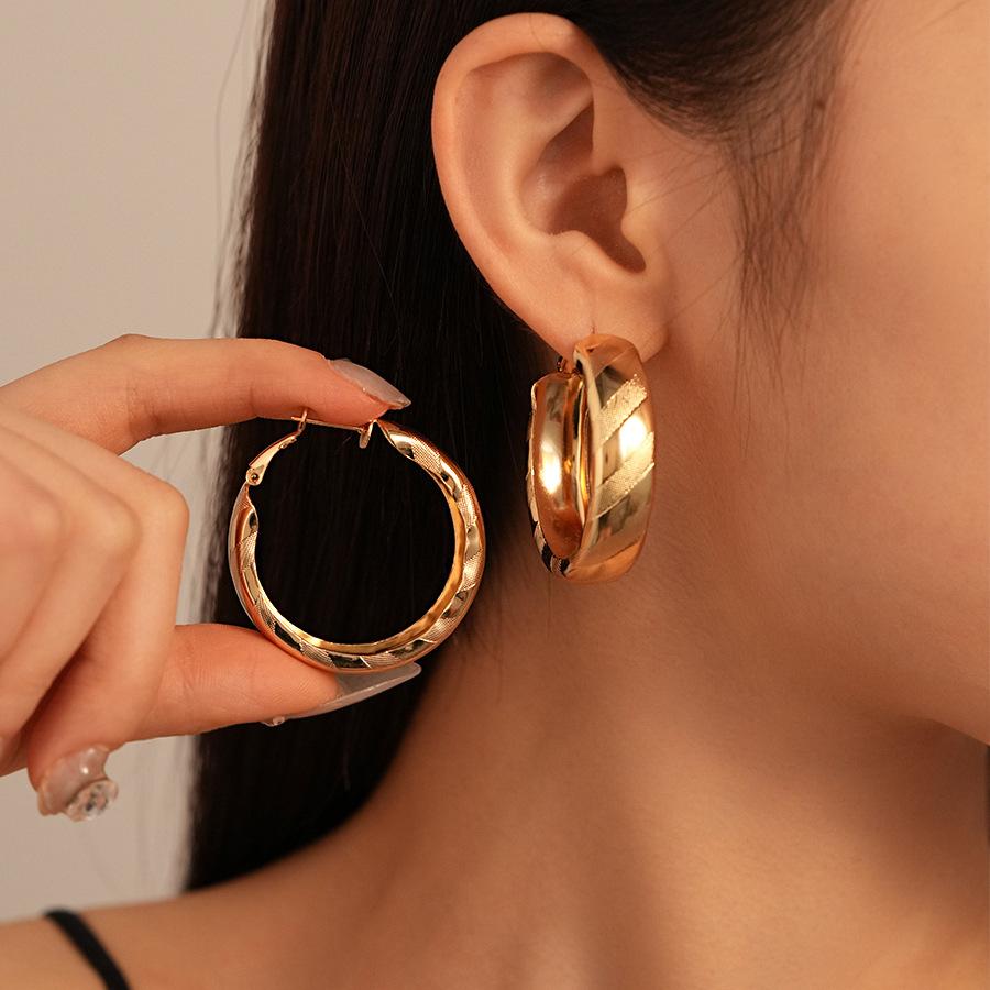 

European-American Geometric Steel Needle Hoops: Minimalist Metal Texture Circle Earrings for Women