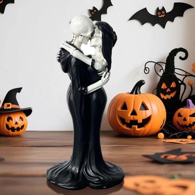 Skeleton Couple Kissing Figurine Romantic Skeleton Lovers Statue Resin Collectible Tabletop Ornament for Gothic Home Office Desk Decor