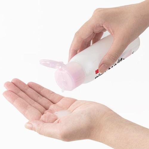 Nameraka Honpo Medicated Wrinkle Lotion White