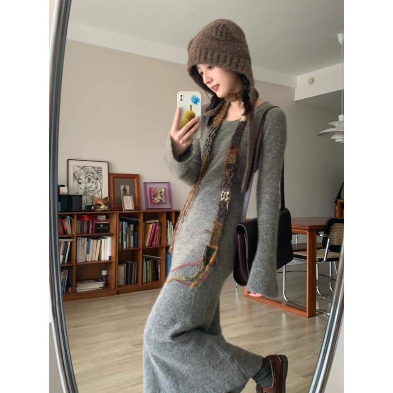 Gray Knitted Dress Women's Autumn and Winter New Round Neck Flared Sleeves Slim and Thin Bottom Dress