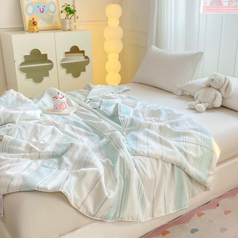 Louis Kellog Lightweight Breathable Summer Quilt
