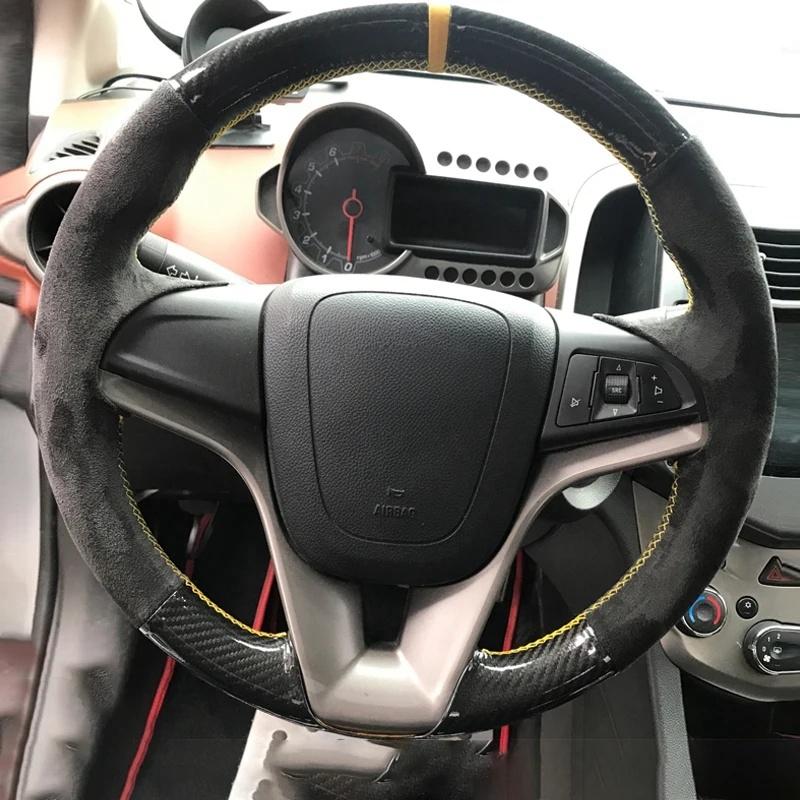 For Chevrolet Cruze 2009-2014 Aveo 2011-2014 Holden Cruze 2010 Hand-Stitched Black Suede Carbon Fiber Car Steering Wheel Cover