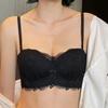 Soutien-gorge blanc en dentelle sans bretelles avec bretelles amovibles réglables et bande de maintien sous la poitrine