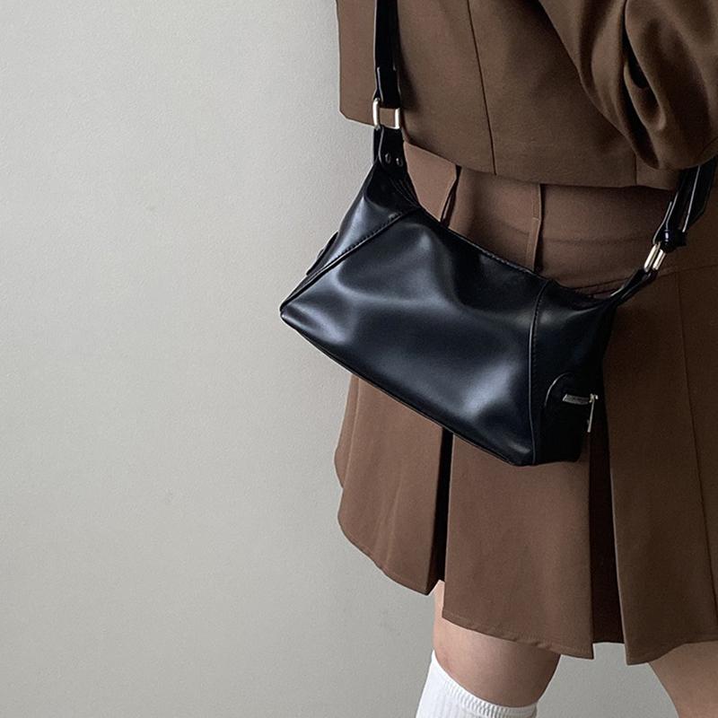 Style Shoulder Bag for Women Modern Motorcycle Bag Minimalist Shoulder Bag