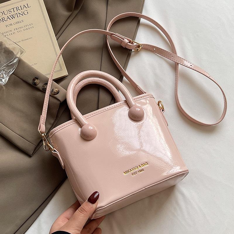Spring and Summer Fashion New Creamy Simple Portable Bucket Bag Korean Version Casual Commuting Versatile High-end Messenger Bag