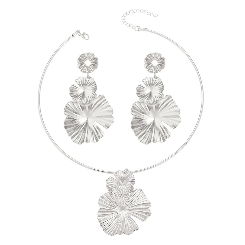 Retro Geometric Pleated Choker & Earring Set with Metal Flower Necklace