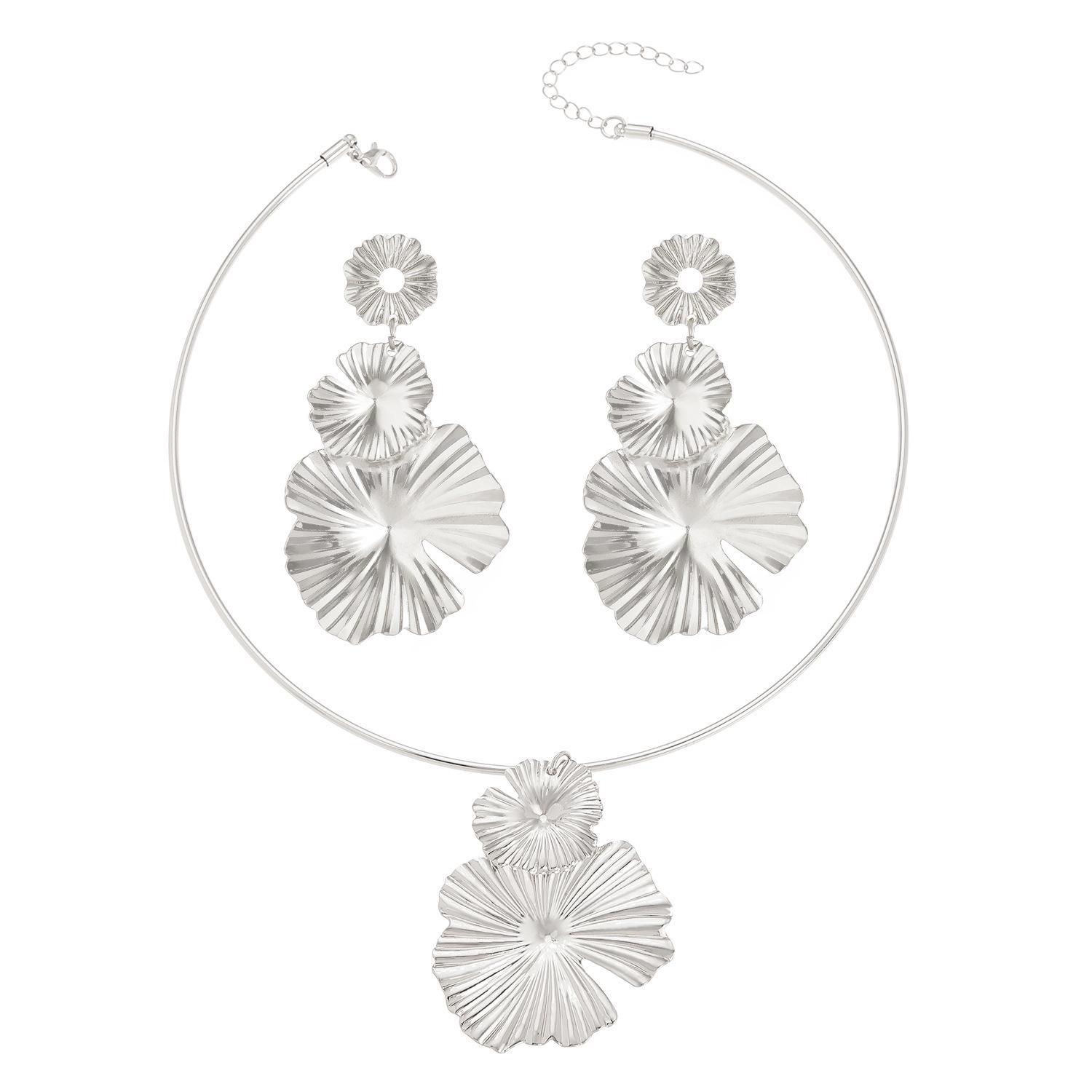 

Ретро Геометрический Плиссированный Чокер и Серьги с Металлическим Ожерельем в виде Цветка