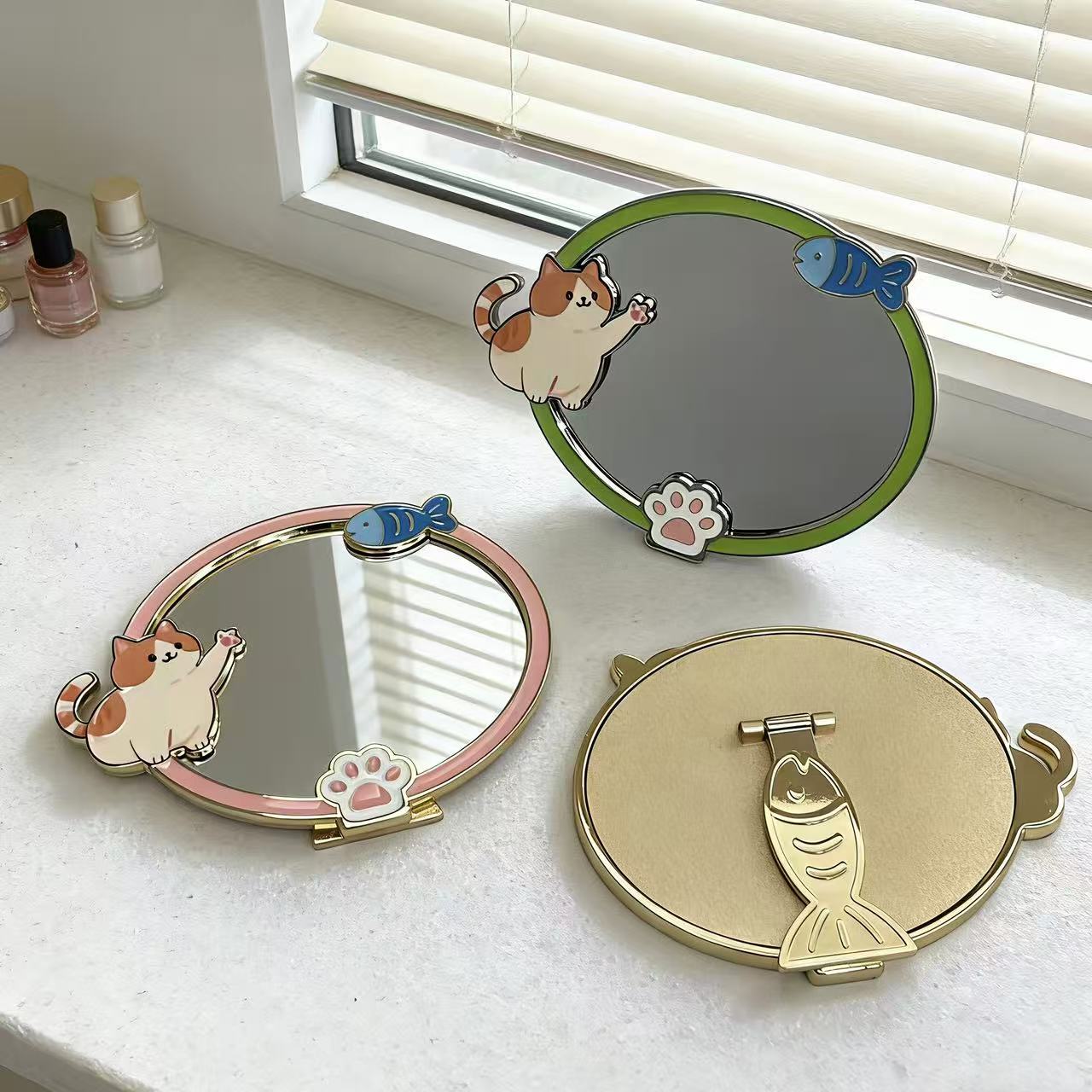 Desktop Folding Cat Mirror, Cute Animal Makeup Mirror for Women, Portable Standing Beauty Tool for Home красный