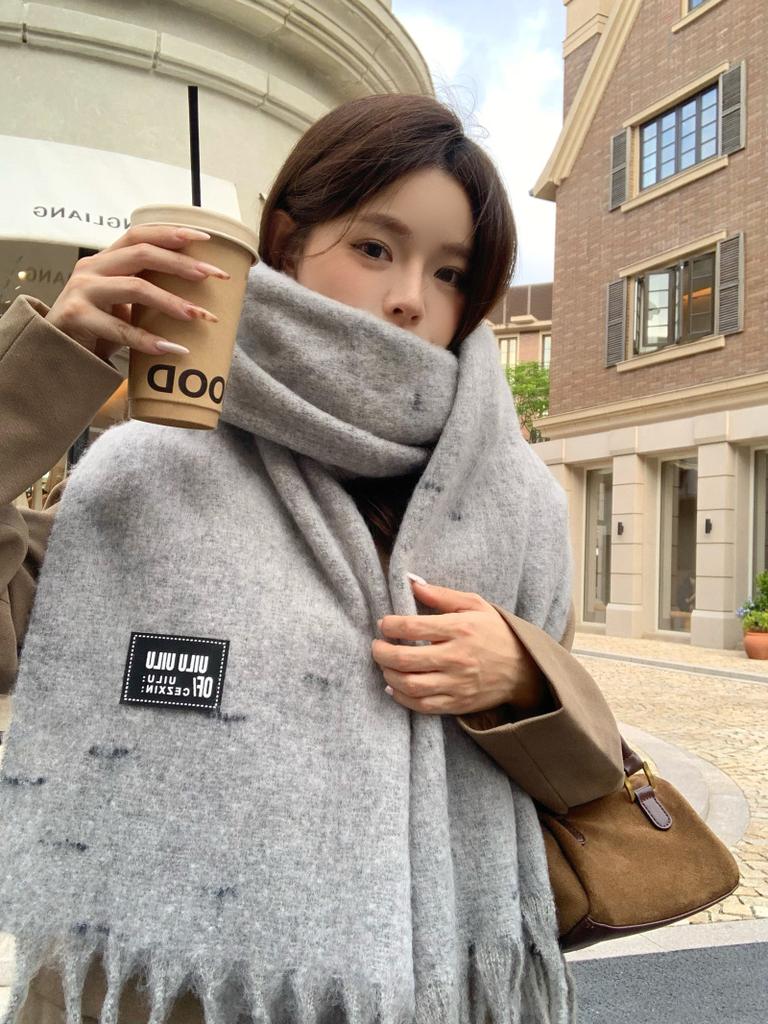 Imitation knitted scarf Korean soft waxy fringed scarf shawl imitation cashmere autumn and winter warm skin-friendly white scarf