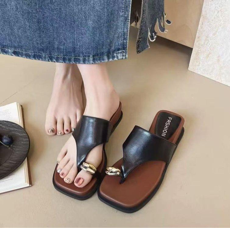 Internet Celebrity High Sense Slope Heel Thick Bottom Flip-flops Women Summer Wear 2025 New French Beautiful Set of Cool Toe Slippers