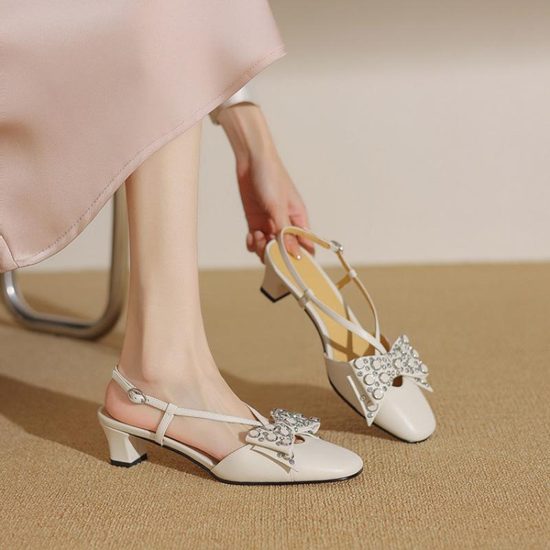 Koreanische Version von Taschenkopf-Sandalen, flachmündige, hinten offene Einzelschuhe, Frühling neu, mittlerer Absatz, Schleife, Lackleder, eckige Zehenkappe, Damen-Blockabsatz