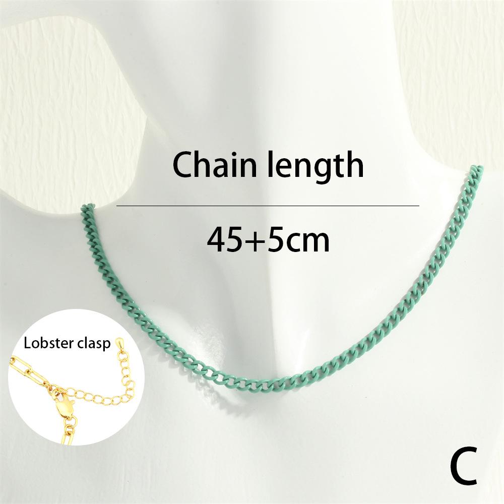 Moderner trendiger Damen-Choker mit farbiger mehrlagiger kubanischer Kette