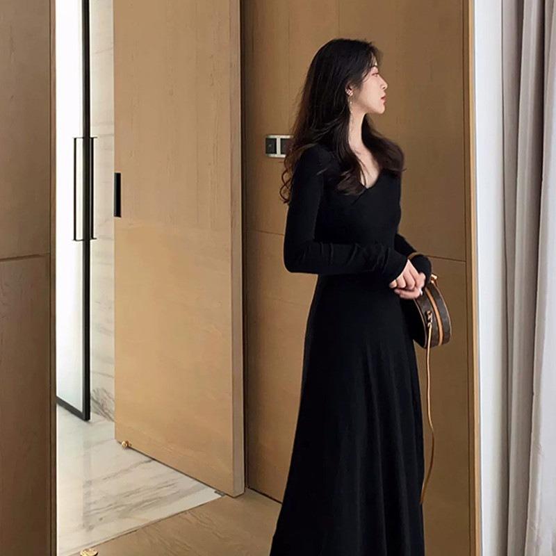 Retro A-word knitted light and ripe V-neck dress for women's autumn and winter Hepburn red waist and thin temperament