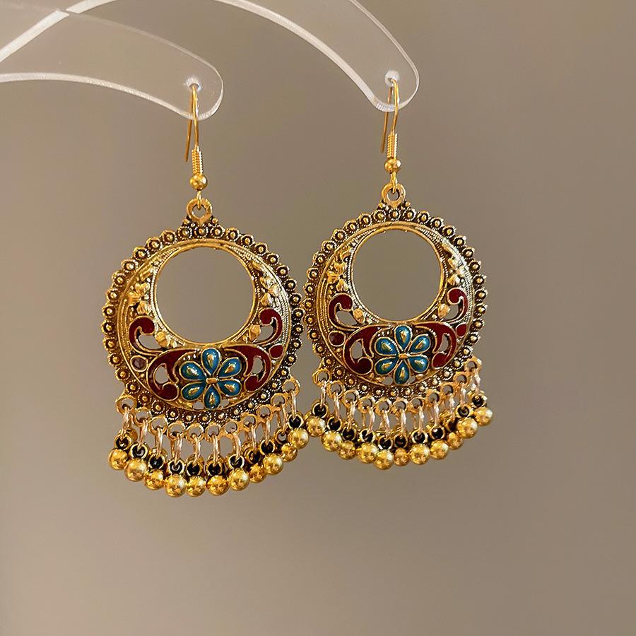 

Ethnic style round hollow earrings Bohemian temperament elegant earrings niche light luxury earrings women