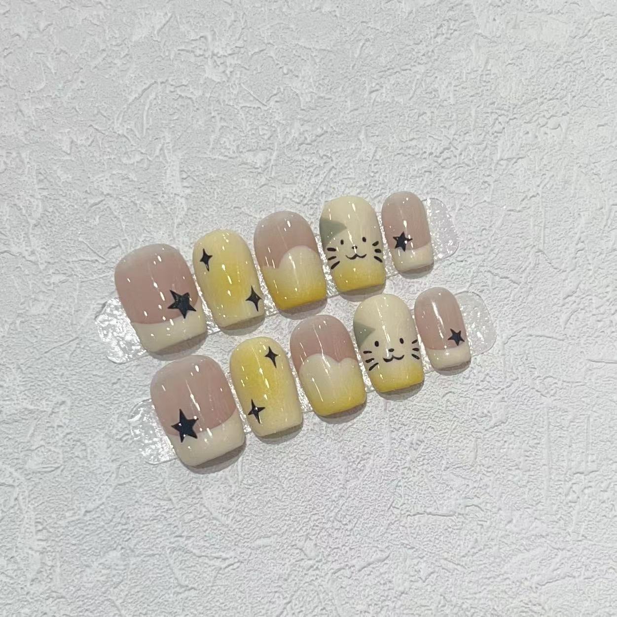 

Милый мультяшный чистый ручной доспех Короткий элемент доспеха Ручная роспись Кот Французский стиль Элемент доспеха Маникюр Medium M