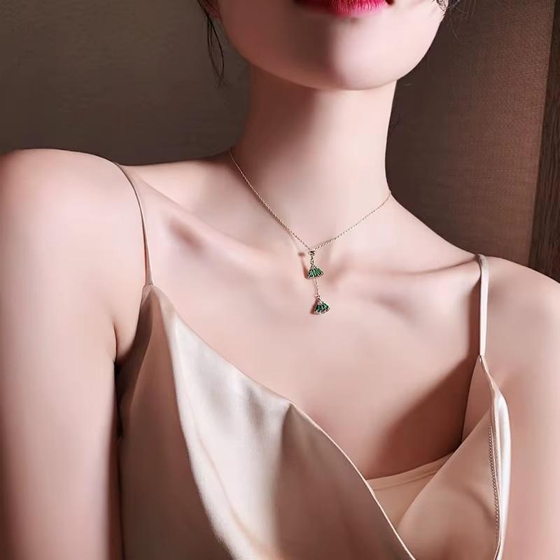 Baroque Emerald Fan-shaped Crystal Necklace Women Trendy Simple Personalized Pendant Light Luxury Collarbone Chain Jewelry