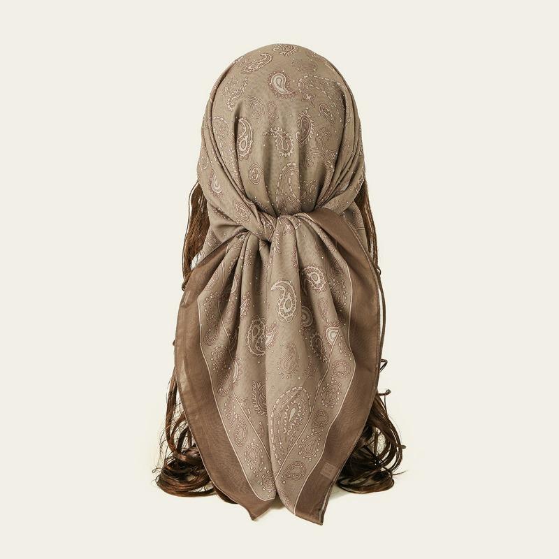 Hot-selling popular cashew print large square scarf retro high-end geometric printing strap silk scarf head scarf