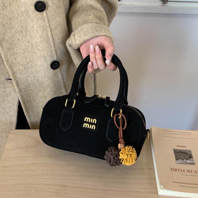 

Premium niche design pillow bag 2025 autumn women s portable matte small square bag daily commute bag чорний