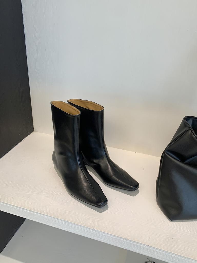 2025 Fashion Square Head One-pedal Slope Heel Short Tube Wide Boots Women's Solid Color Retro British Style Cowhide Fashion Boots