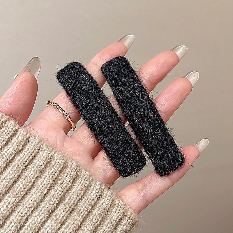 1 Pair Nordic Minimalist Velvet Hairpin with Vintage ,Suitable Daily Commuting,Romantic Dating, As A Temperament Headwear