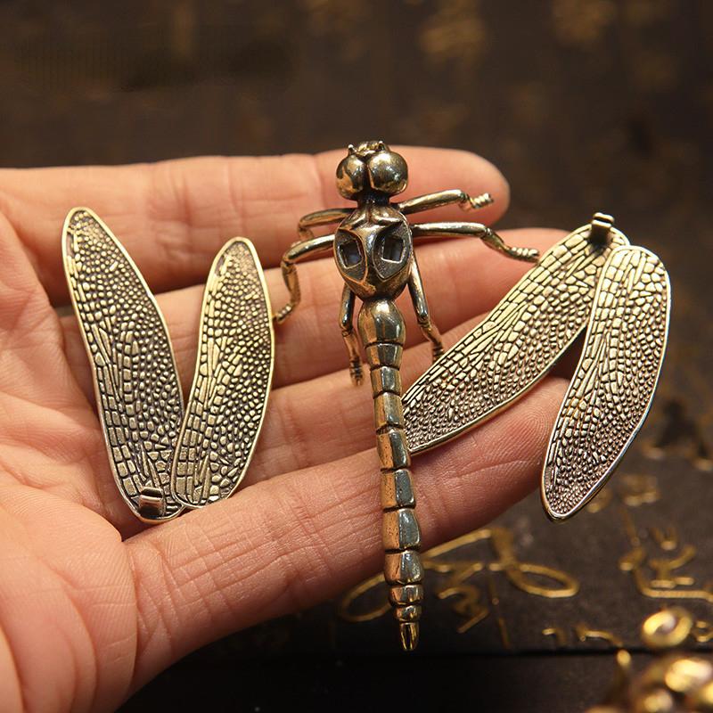Módní mosazné figurky vážek Simulační zvířecí hračka Odnímatelná křídla Kancelářský stůl Malá ozdoba Dekorace do obývacího pokoje na TV skříňku