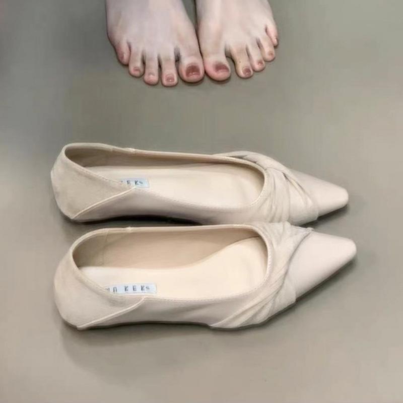 

Премиальная версия французских красивых туфель-лодочек с острым носком и неглубоким вырезом, женские модели 2025 года, для вечернего выхода с юбками для увеличения роста. 39