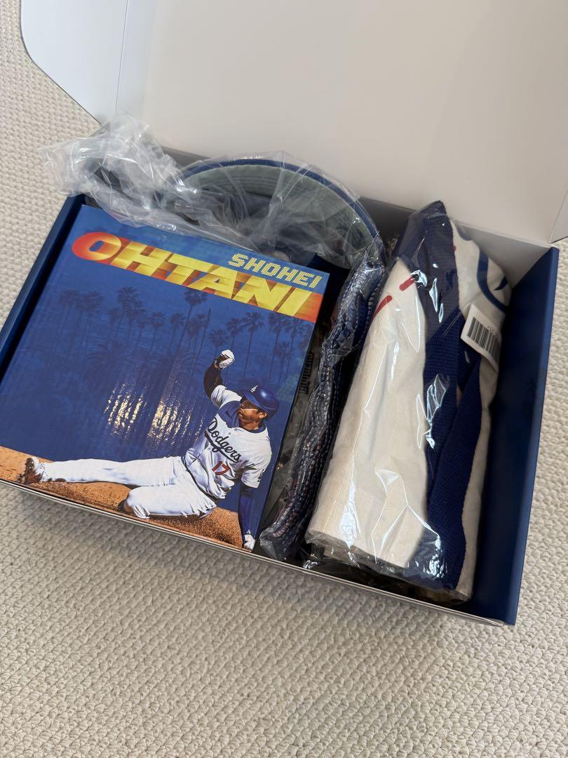 

[USED] Dodgers Fan Club Membership Bonus Limited Edition Box Set of 6 Items, Including Bobblehead