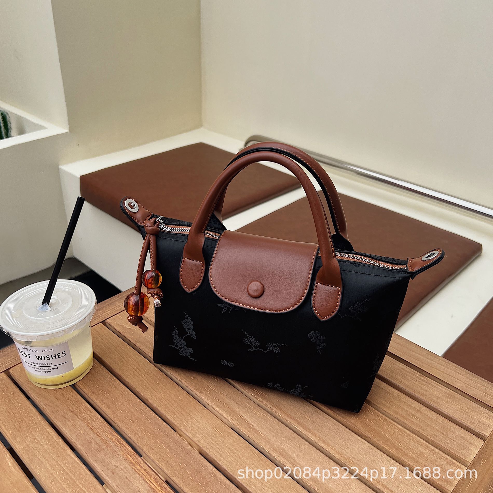 

2025 new casual versatile commuter retro contrasting color splicing women s dumpling bag messenger bag shoulder bag темно-коричневого