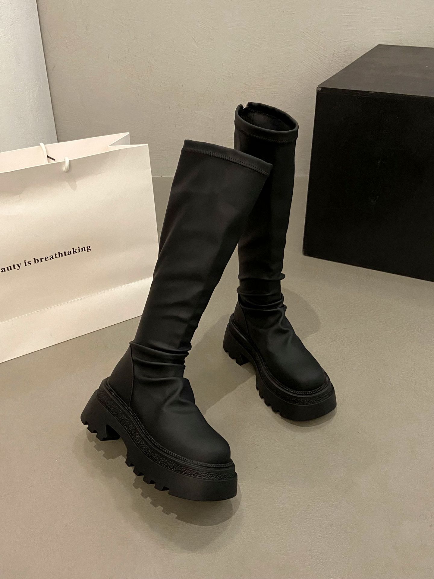 

Маленькие ботинки женские новые ботинки осенние на толстой подошве ботфорты Майяр черные ботинки 39 чёрный