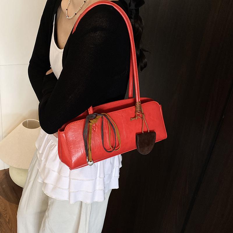 Large-capacity retro French underarm bag women's 2025 new versatile foreign fashion shoulder bag portable tote bag