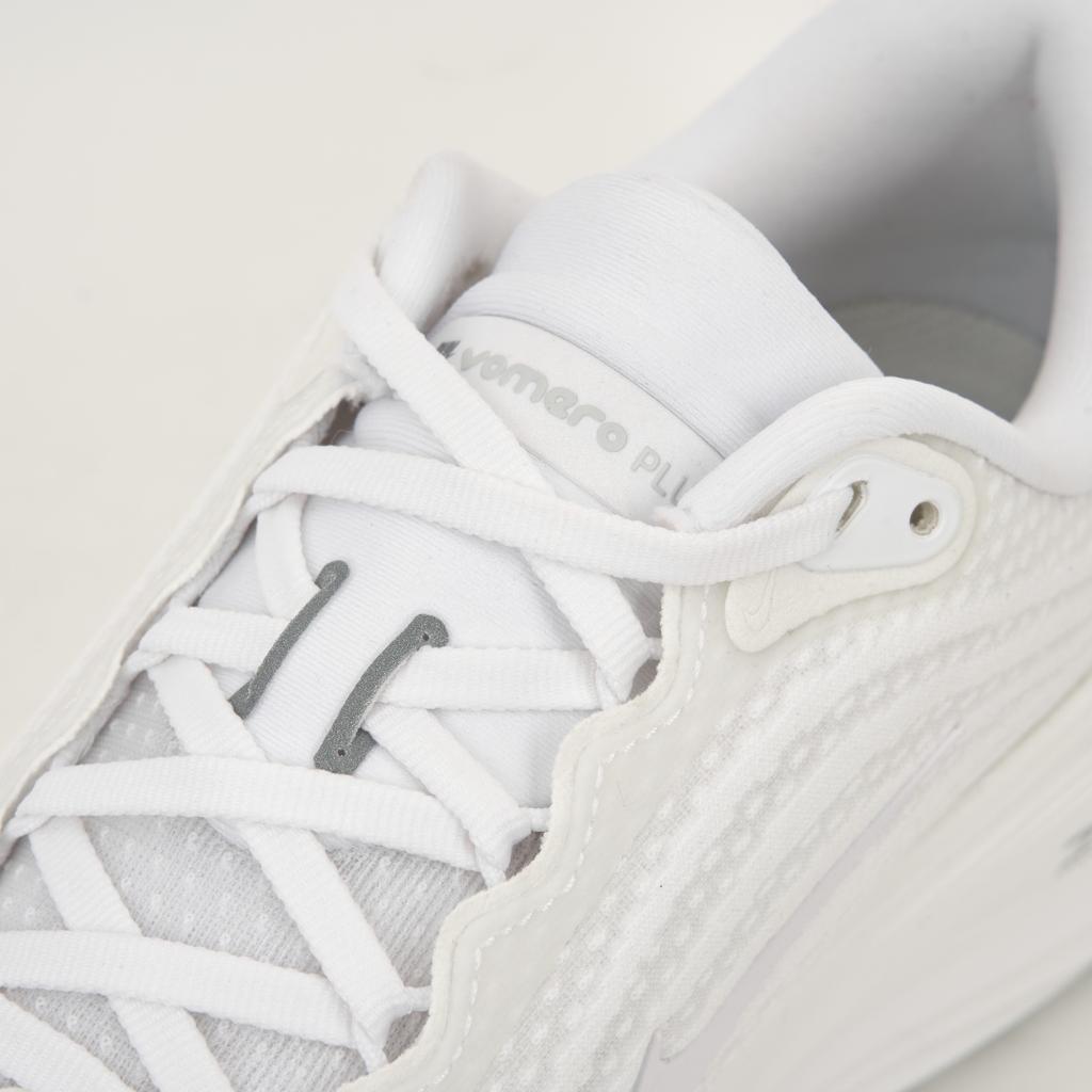 Nike Vomero Plus White Metallic Silver Men Sneakers Light-Smoke-Grey Vast-Grey HV8150-102