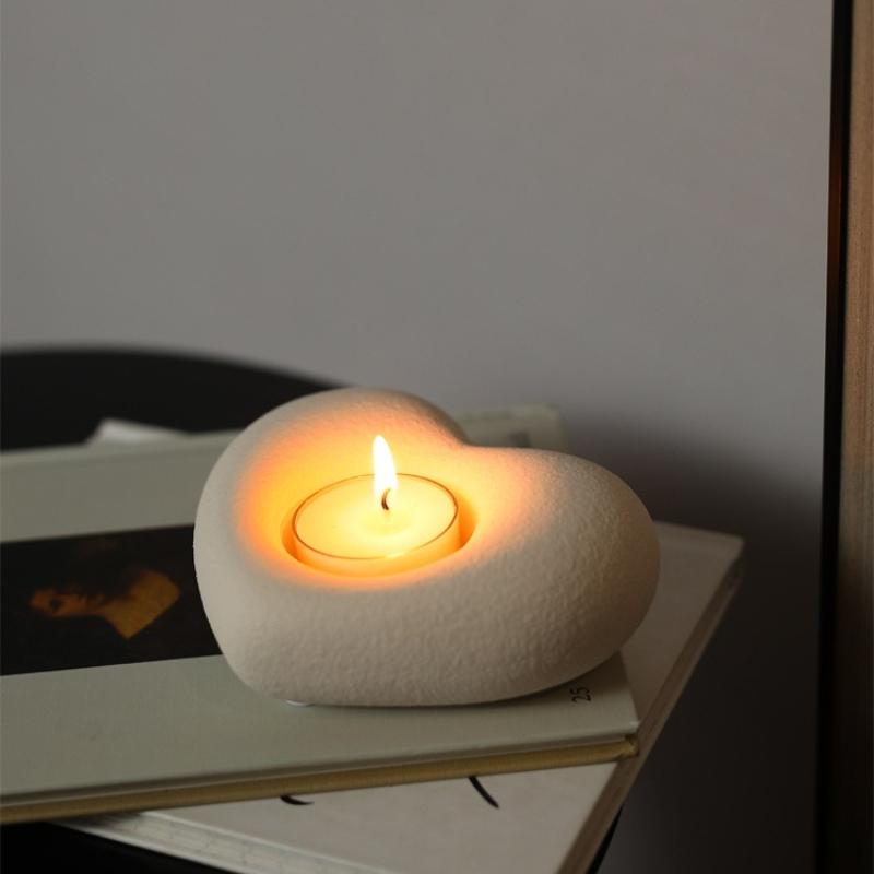 Modern Simple Heart-shaped Ceramic Candle Stand Valentine's Day Dining Table Creative Decoration