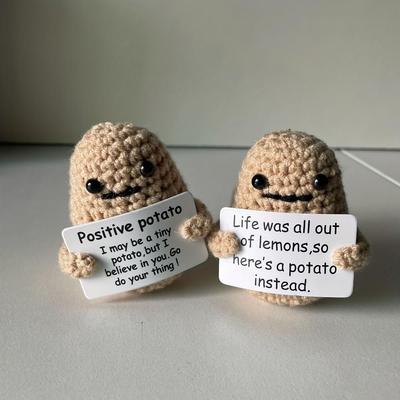 Poupée à tricoter en laine mignonne de pomme de terre positive drôle avec carte positive, cartes d’affirmation de positivité, poupée de pomme de terre tricotée drôle