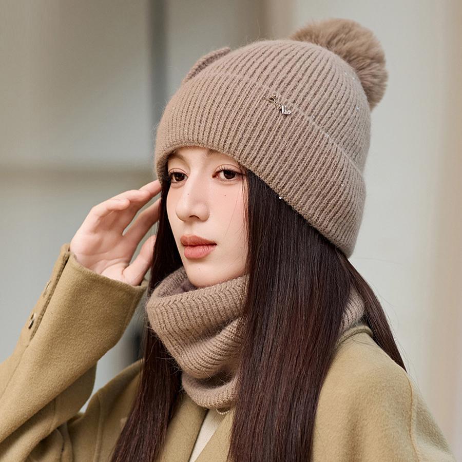 Вязаная шапка из кроличьей шерсти — фото 11