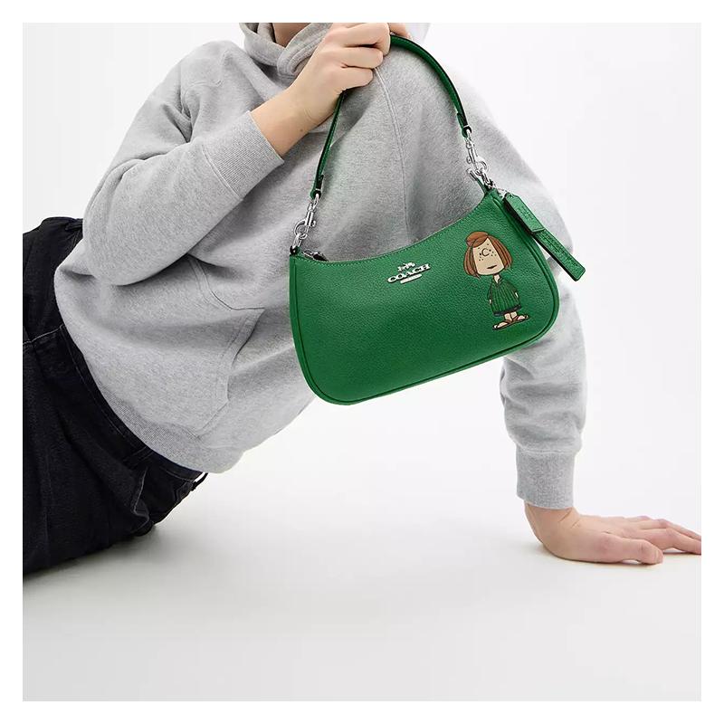 COACH PEANUTS co-branded Teri 24 printed pattern hardware pebbled leather shoulder crossbody handbag medium women's green