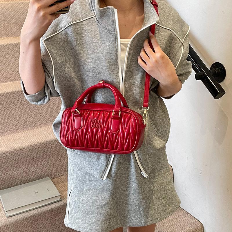 Simple hand carry pleated small square bag underarm bag 2025 summer new fashion shoulder bag trendy temperament messenger bag