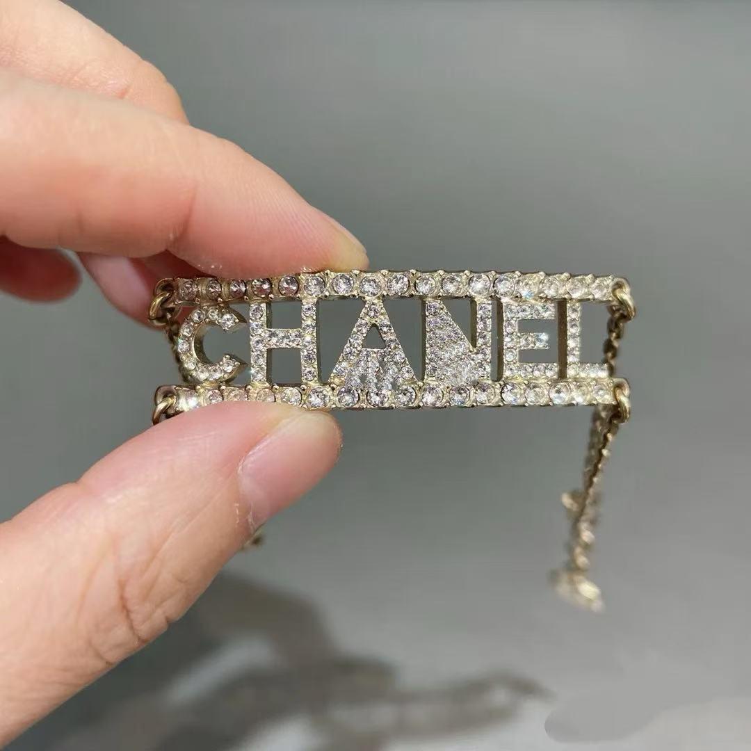 

Браслет Xiangjia Retro Double C 2025 року - Класична жіноча ювелірна прикраса для світського життя рожевий колір золота