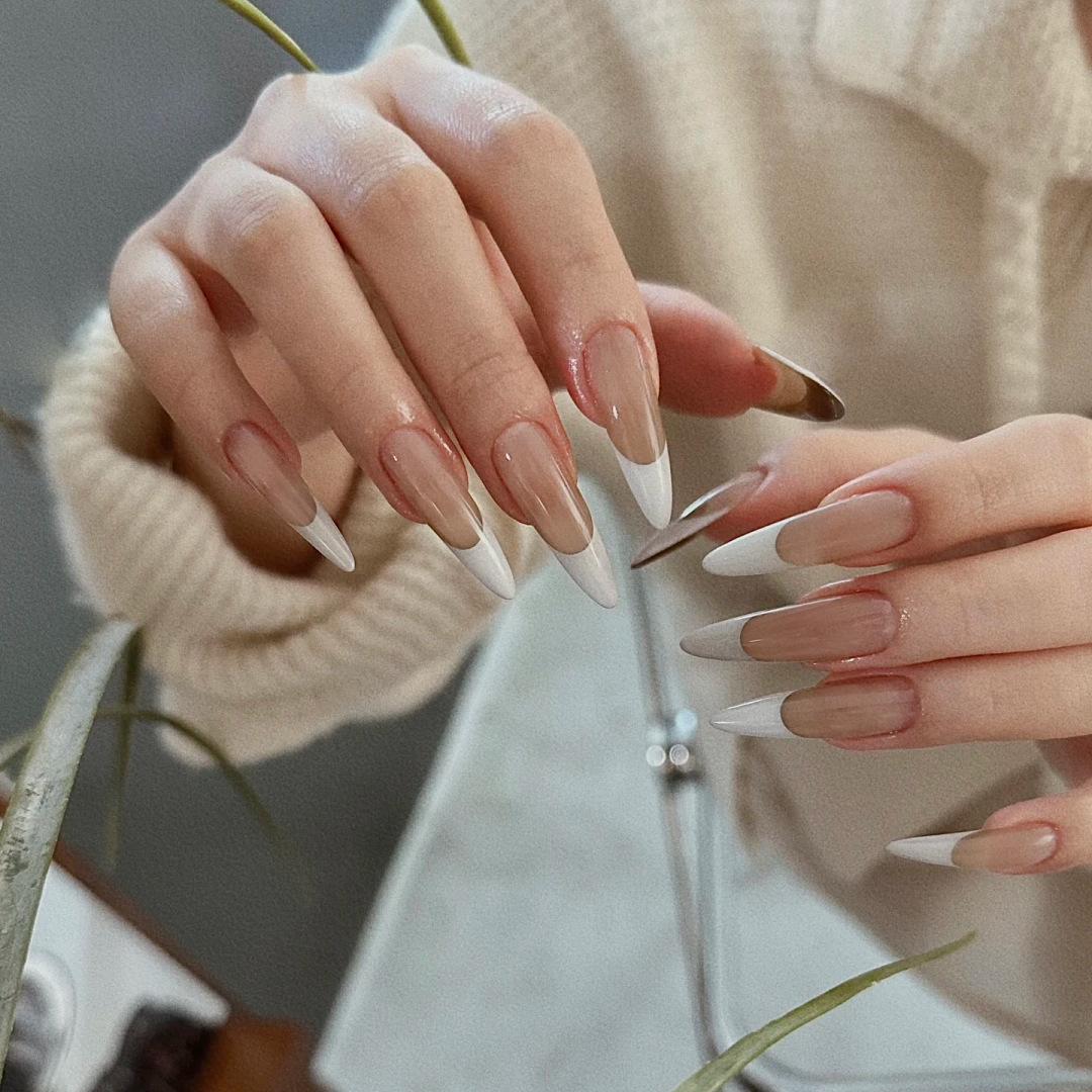 

WM-24 French Art False Fingernails: Elegant Wearable Nail Tips with Stickers - 24 Pieces Glue Style