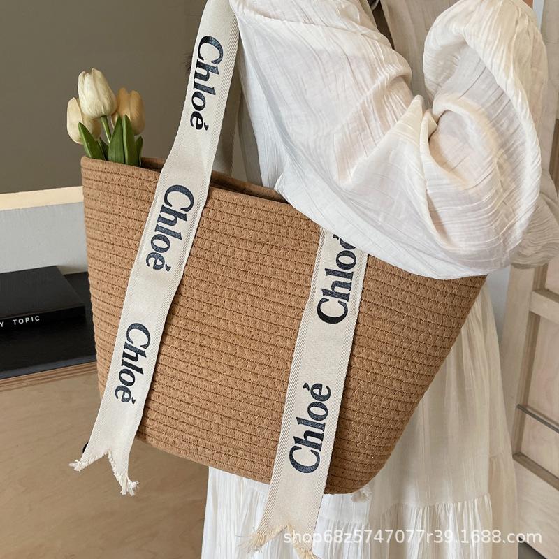 Gewebte Tasche im ausländischen Stil, Damen, Frühjahr/Sommer 2025, neue französische Schultertasche, Freizeit-Urlaubstasche, Strandtasche, Gemüsekorb