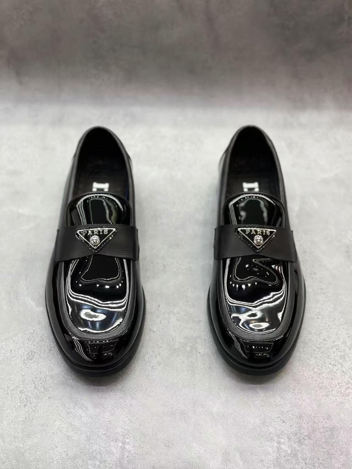 

Мужская обувь 2025 новая обувь из лакированной кожи мужская весенняя взрывная кожаная повседневная кожаная обувь Обувь Doudou обувь для лентяев 44