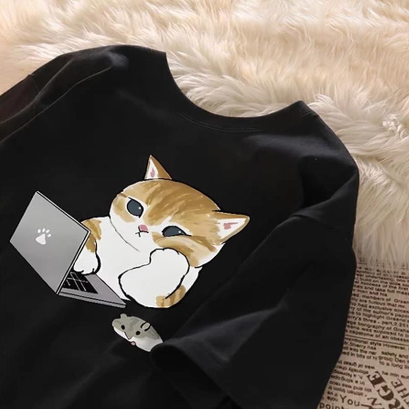 

Мультяшная аниме футболка с принтом работающего кота для пары, с коротким рукавом, круглым вырезом, летний свободный повседневный женский топ 6XL