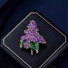 Broszka w kolorze fioletowego bzu, ekskluzywny, kobiecy urok, broszka emaliowana, wnękowa i wyrafinowana, szpilka antyodblaskowa