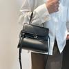 New women's bag fashionable and versatile commuter messenger bag portable shoulder oblique span bag