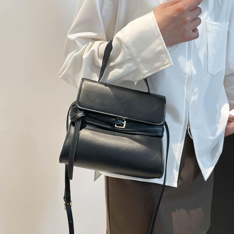 New women's bag fashionable and versatile commuter messenger bag portable shoulder oblique span bag
